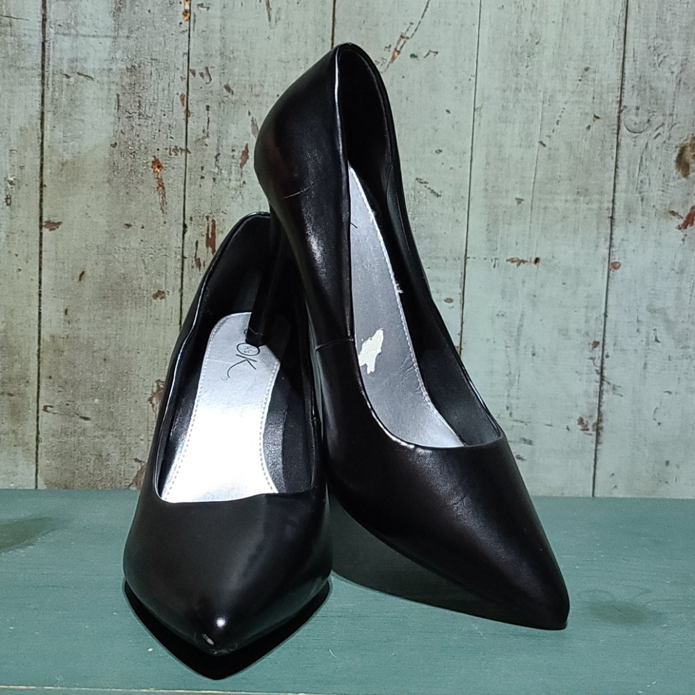It's OK black faux leather pumps